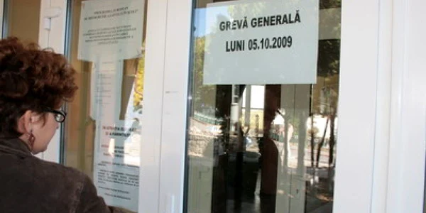 NEAMŢ: Elevii şi preşcolarii au weekend-ul prelungit de grevă