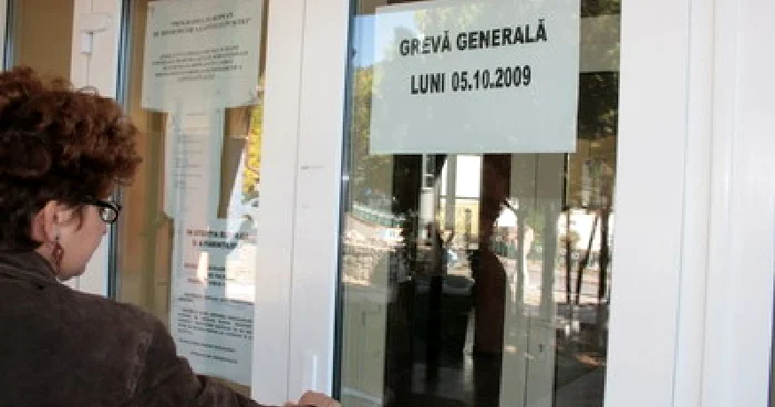 NEAMŢ: Elevii şi preşcolarii au weekend-ul prelungit de grevă