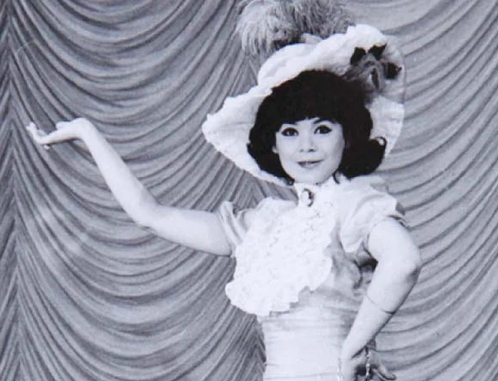 A început să joace din 1967, când a terminat facultatea