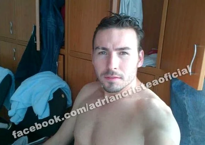 Adrian Cristea se pozează sexy pe Facebook