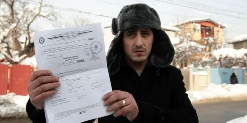 Ion Ciucă ne arată hârtiile pe care doctorii i-au pus diagnosticul de trichineloză. 