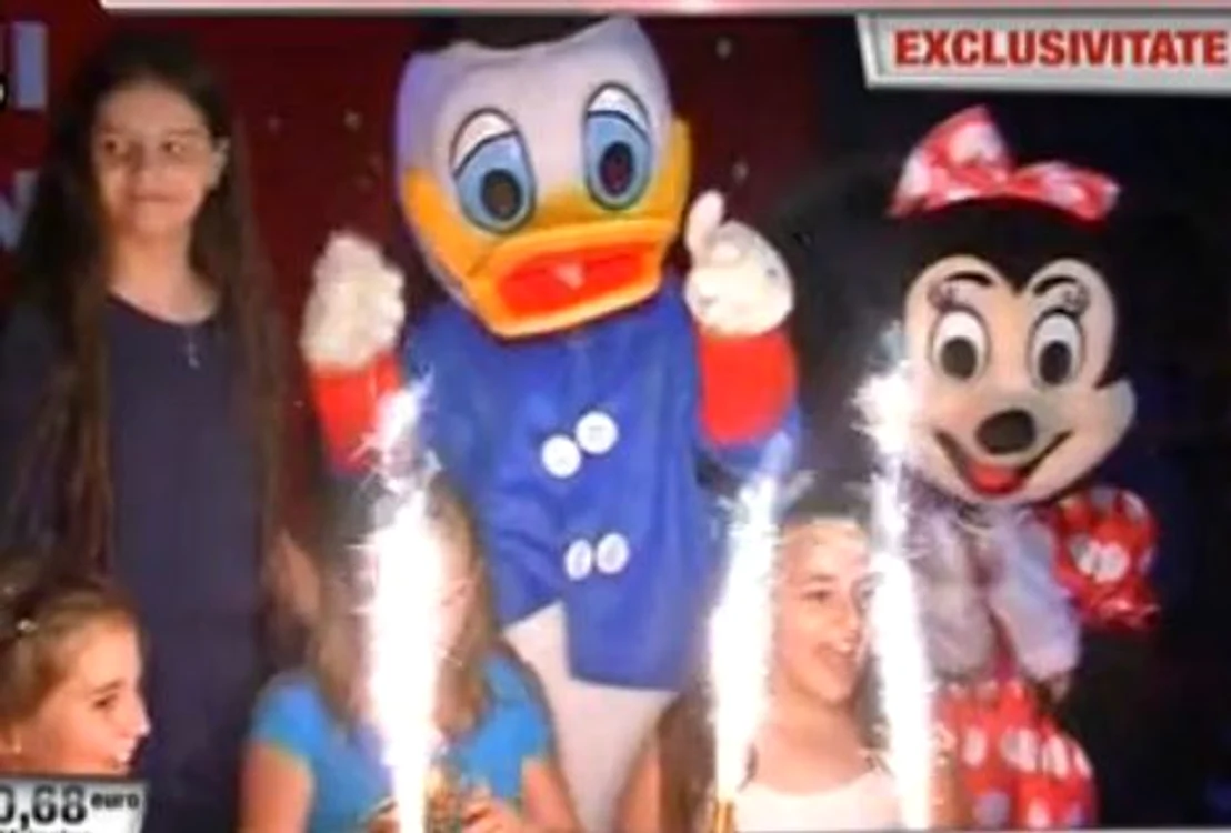 Carmina a avut parte de o petrecere pe cinste de ziua ei (captură: Kanal D)