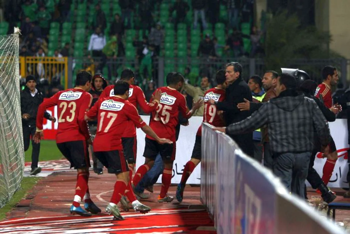 Violenţe pe stadionul din Port Said. (Foto: AFP)