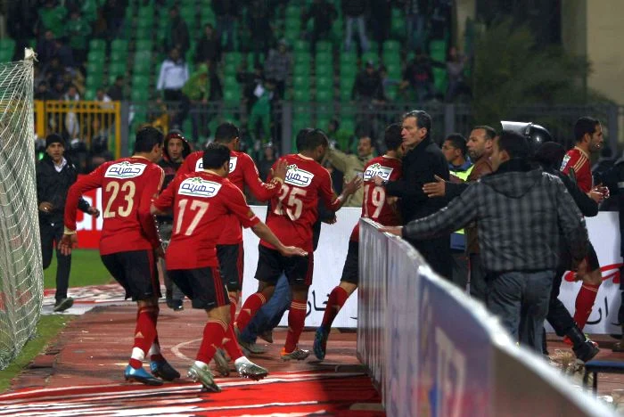 Violenţe pe stadionul din Port Said. (Foto: AFP)