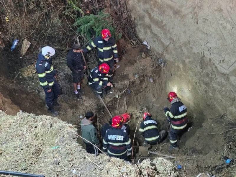 Tânăr îngropat de viu după ce un mal de pământ s-a prăbușit peste el. A fost găsit mort la 7,5 metri adâncime, după șapte ore de căutări