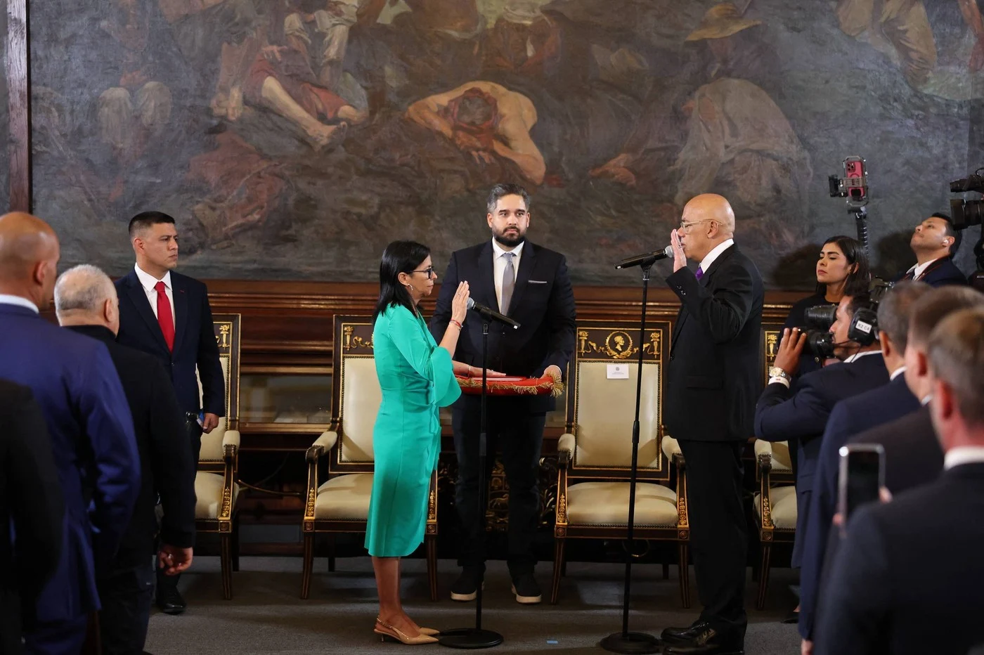 Venezuela, sub noua conducere: militari în stradă și presiune din SUA. Ce condiții impune Trump președintelui interimar