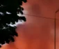 Incendiu violent cu flăcări uriaşe pe faleza Oltului din Râmnicu Vâlcea în apropierea locuinţelor Foto Adevărul