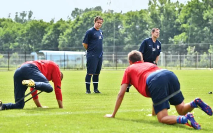 Fotbaliştii Stelei au stat ca nişte căţeluşi în faţa lui Reghecampf