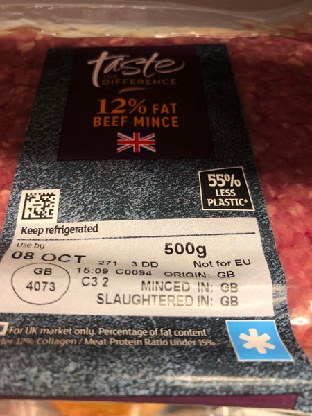 Scandal în Marea Britanie din cauza etichetelor „Not for EU” de pe alimente. Oamenii sunt revoltați: „Mâncăm orice prostie”