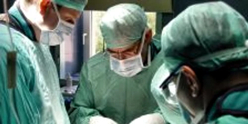 Pentru a ţine pasul cu noutăţile în materie de intervenţii chirurgicale, medicii trebuie să se perfecţioneze continuu
