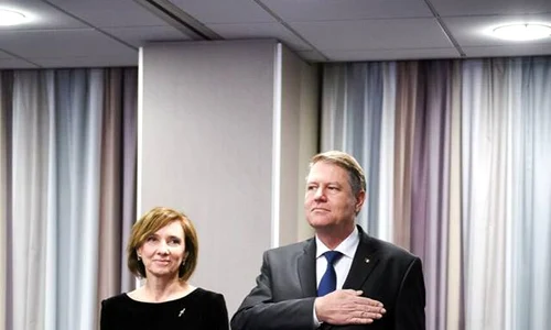 Carmen Iohannis Strasbourg rochie din catifea neagra Eli Laslean jpeg