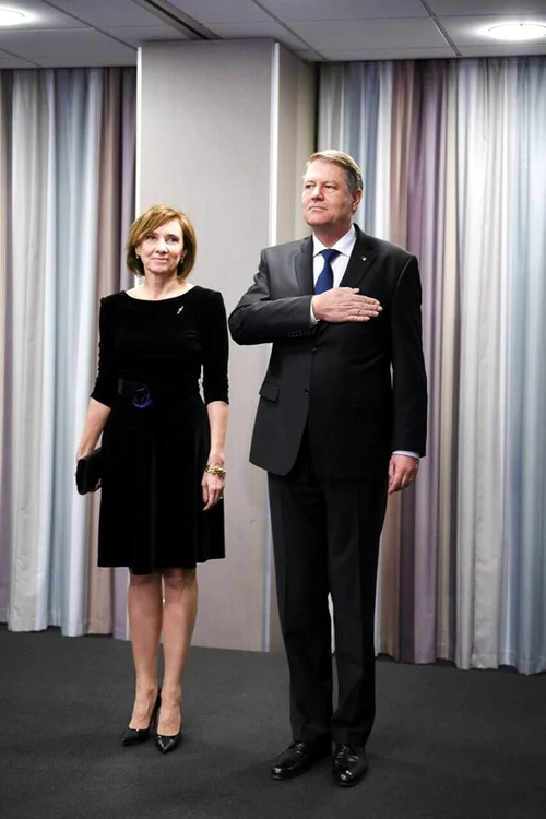 Carmen Iohannis Strasbourg rochie din catifea neagra Eli Laslean jpeg