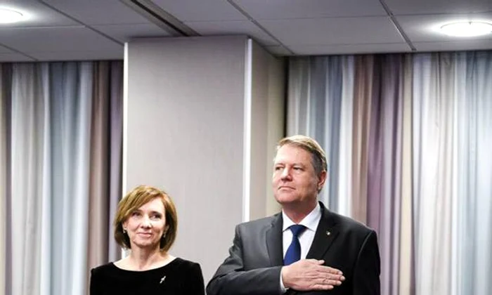 Carmen Iohannis Strasbourg rochie din catifea neagra Eli Laslean jpeg