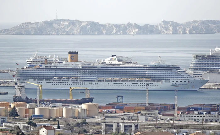 Vasul Costa Luminosa de peste 95.000 de tone, în valoare de 490 milioane $, oficial în carantină, începând din 20 martieFoto: EPA-EFE