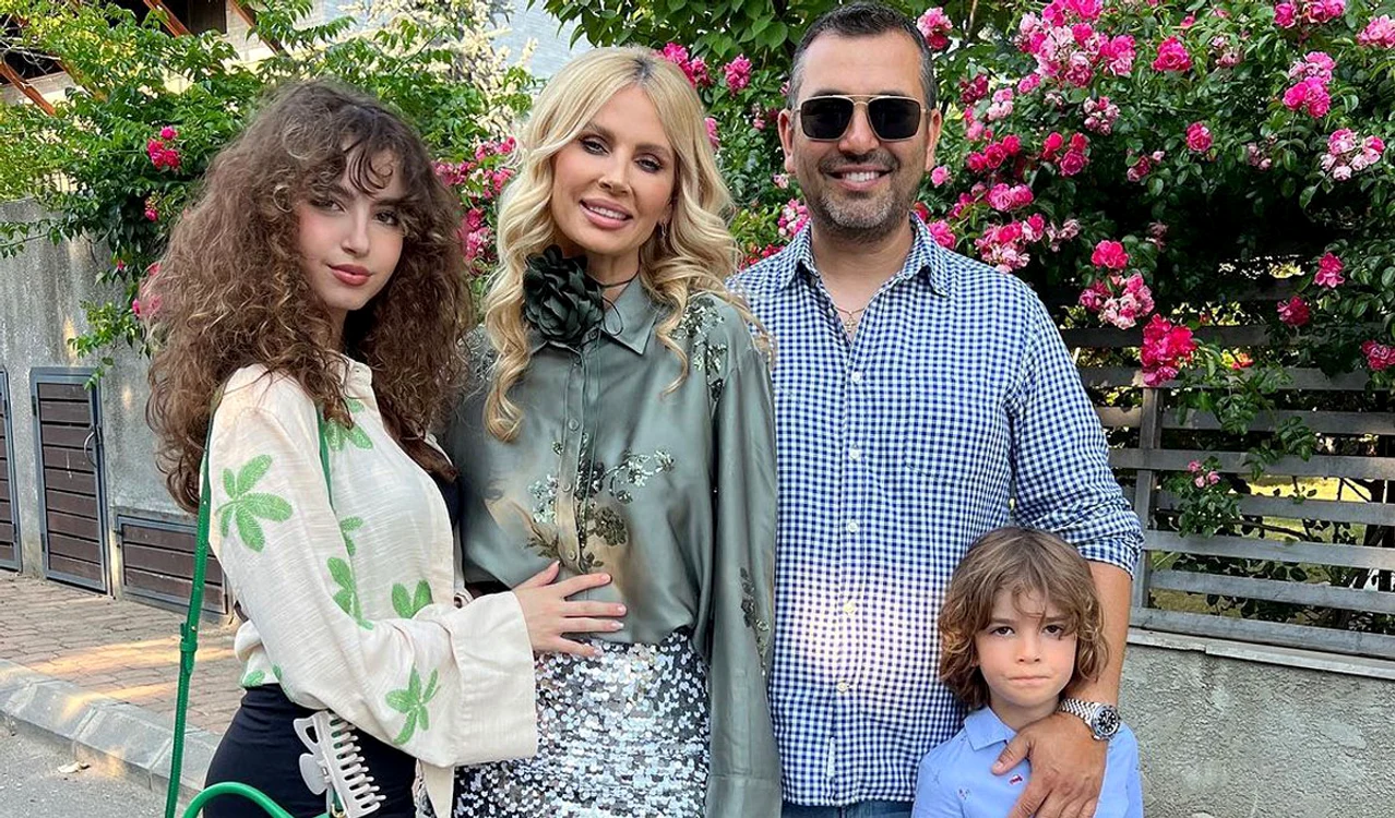 Andreea Bănică și familia ei / foto: social media 