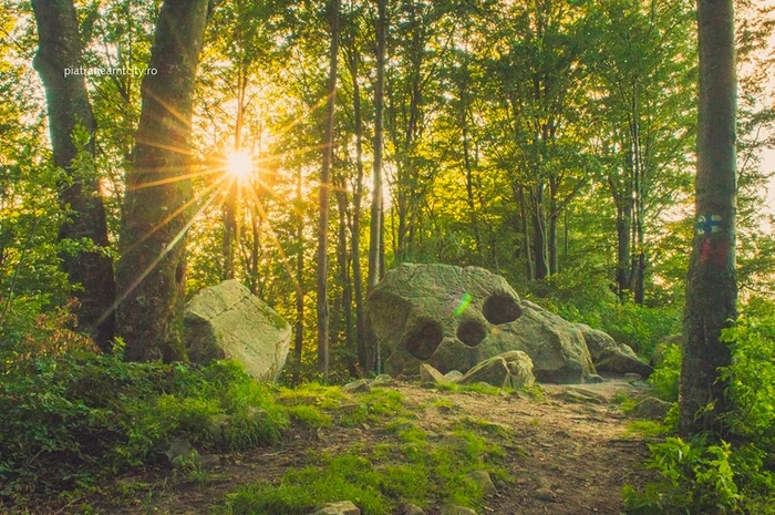 Stânca Trei Căldări FOTO PiatraNeamtCity.ro