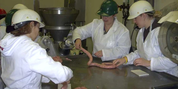 Cârnaţii "de România" au mare succes "afară"
