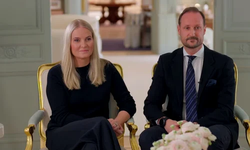 Prințesa Mette Marit si Printul Haakon foto NRK jpg