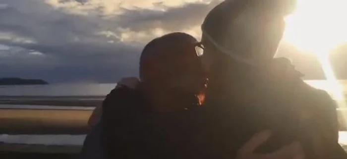 El, 60 de ani, ea, 18. Cei doi se pregătesc să-și unească destineleFoto: captură video