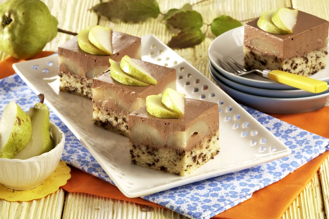 Pear Fancy Cakes with Chocolate Cream jpeg