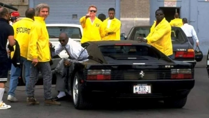 Michael Jordan, surprins de fotograful personal în Ferrari