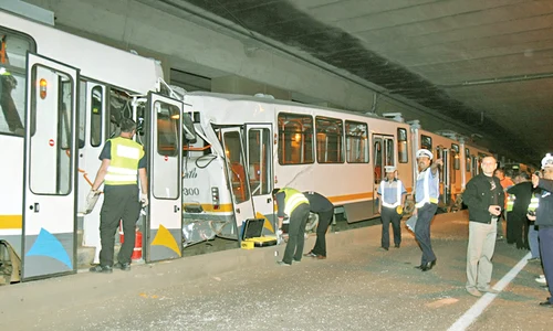 Trei tramvaie  s au ciocnit în  Pasajul Lujerului jpeg