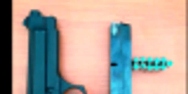Oamenii legii au descoperit în maşina unui craiovean un pistol şi 11 cartuşe