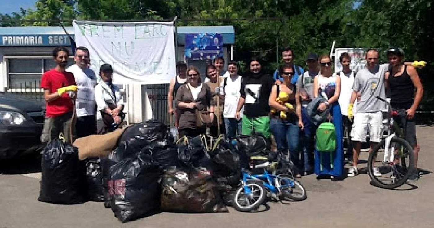 Parcul IOR a fost ecologizat la iniţiativa unui grup civic alcătuit din locuitorii din zonă FOTO Adevărul