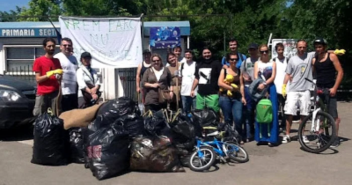 Parcul IOR a fost ecologizat la iniţiativa unui grup civic alcătuit din locuitorii din zonă FOTO Adevărul