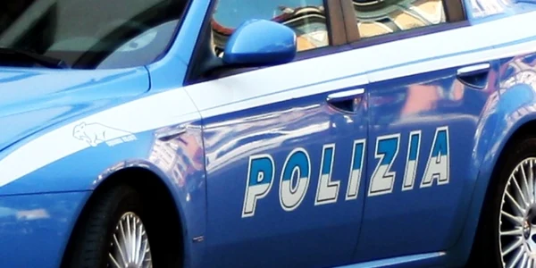 Masina a politiei italiene FOTO sardanews.it