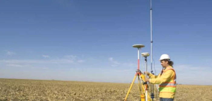 Să vând terenul întreg  sau să îl împart în loturi?