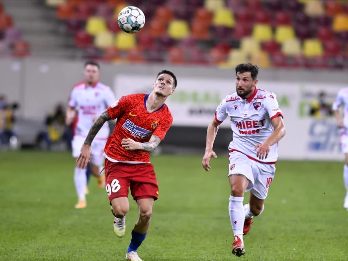 
    Denis Man și Borja Valle Balonga se duelează pentru balon în ultimul derby, toamna trecutăFoto: sportpictures.eu  