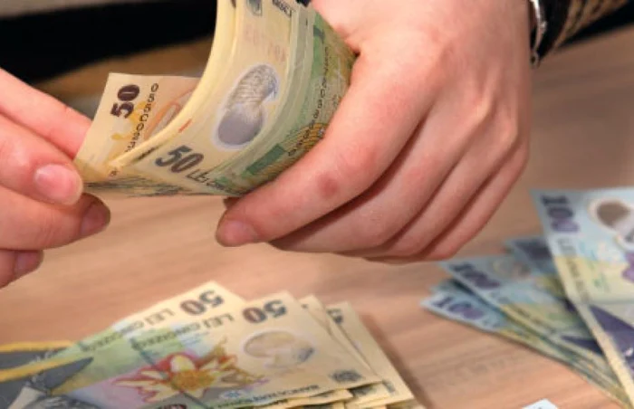 Românii preferă economiile în lei datorită dobânzilor mai mari