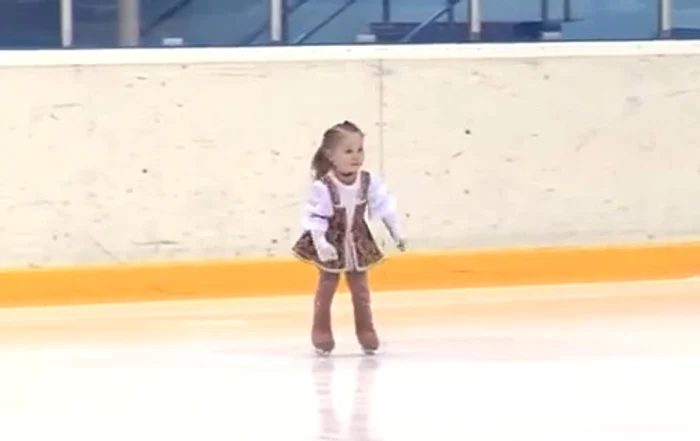 
    Micuta a uluit publicul cu talentul ei  