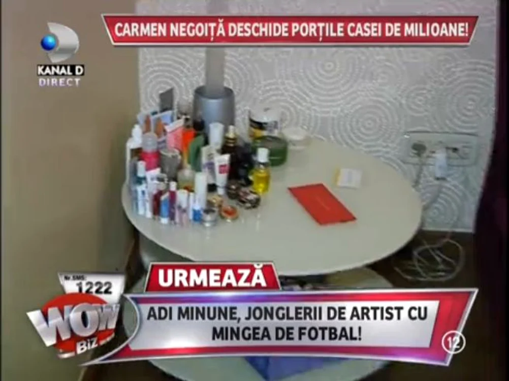La capul patului, Carmen Negoiţă îşi ţine toate produsele de îngrijire personală şi înfrumuseţare (captură: Kanal D)