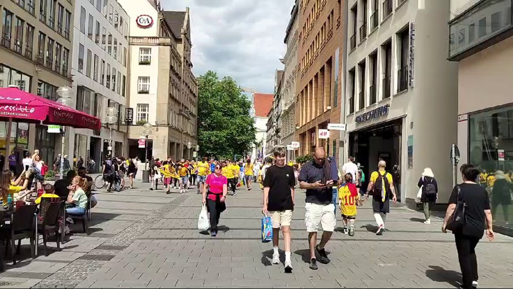 VIDEO Fanii români i-au liniștit pe ucraineni, pe străzile din Munchen. Răspunsul tricolorilor la scandările adversarilor