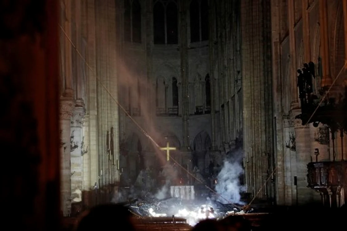 Așa arată interiorul Catedralei Notre Dame, după incediu