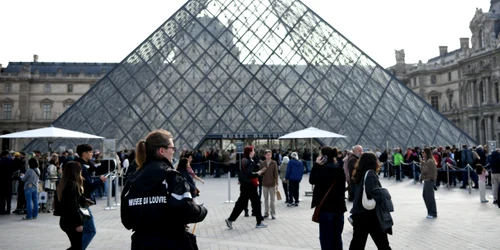 muzeul luvru profimedia jpg