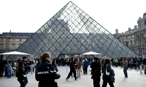 muzeul luvru profimedia jpg