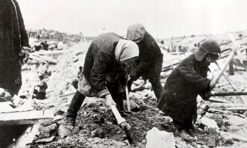 Cum îşi tocau sovieticii morţii sau studiu asupra omului viitorului jpeg