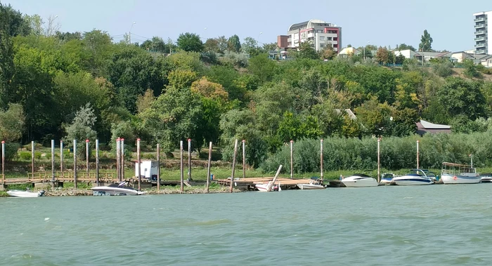 Portul de ambarcațiuni, într-o stare jalnică FOTO: C.Mazilu