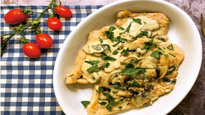 piept de pui cu sos de ciuperci jpg