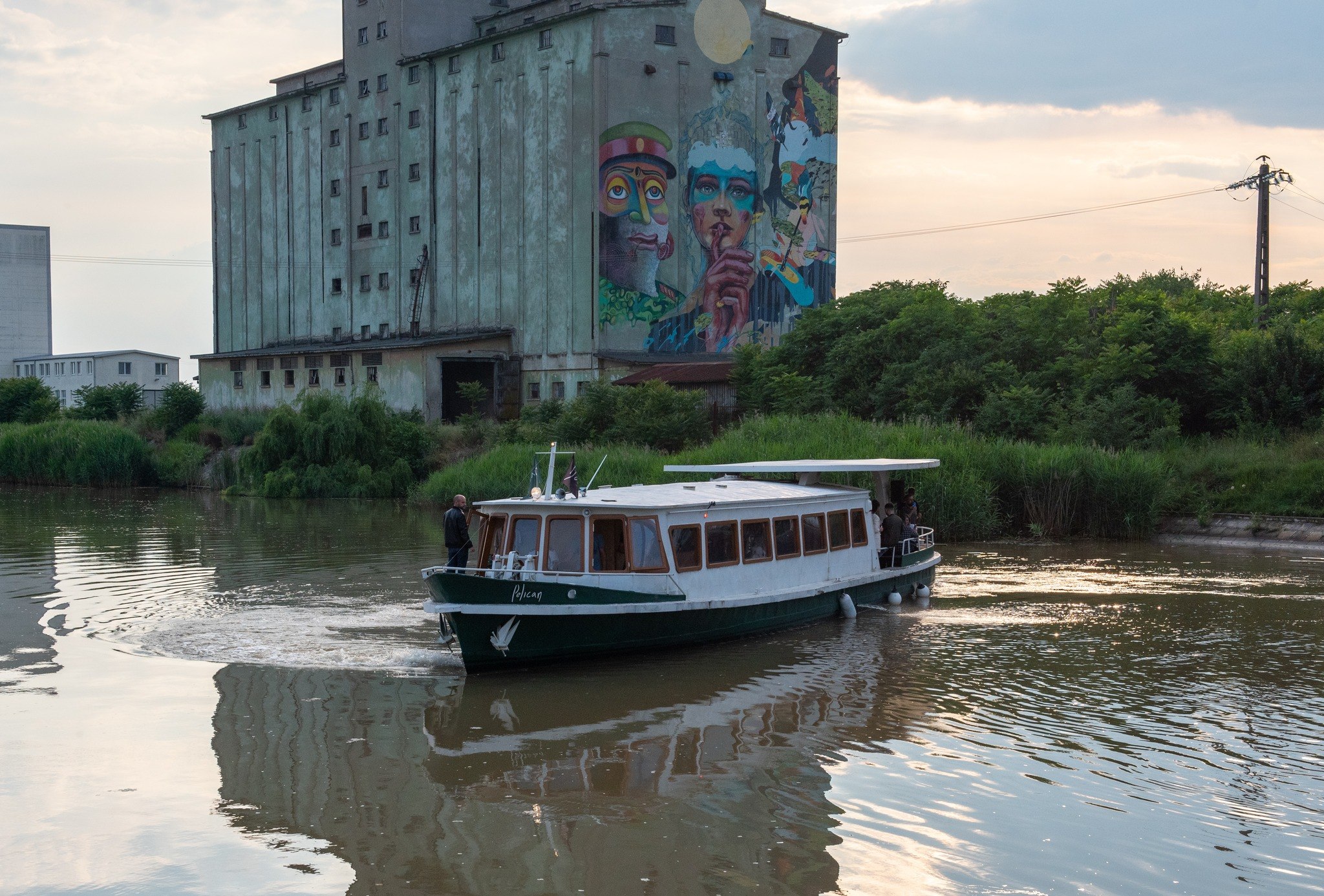 Visul „Pelican” devenit realitate. Vaporul va naviga pe Bega până în Serbia FOTO Visul „Pelican” devenit realitate. Vaporul va naviga pe Bega până în Serbia FOTO