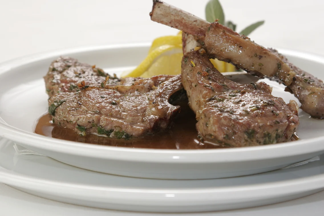   Cea mai tare rețetă de Cotlete de miel în sos de miere cu balsamico by Chef Jakob Hausmann