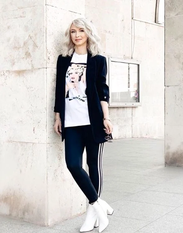 Andreea Bălan a profitat de timpul frumos de afară pentru a face o plimbare relaxantă