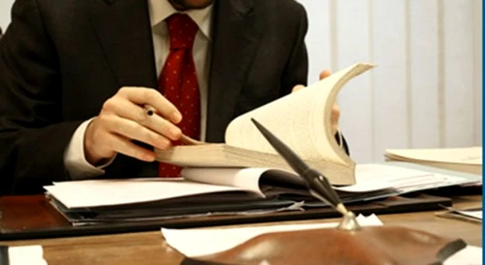 Notarii scapă de excluderea din breaslă dacă primesc o condamnare cu suspendare