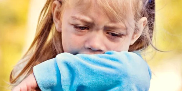 Tusea, febra, respiraţia dificilă şi lipsa poftei de mâncare pot fi semnele pneumoniei