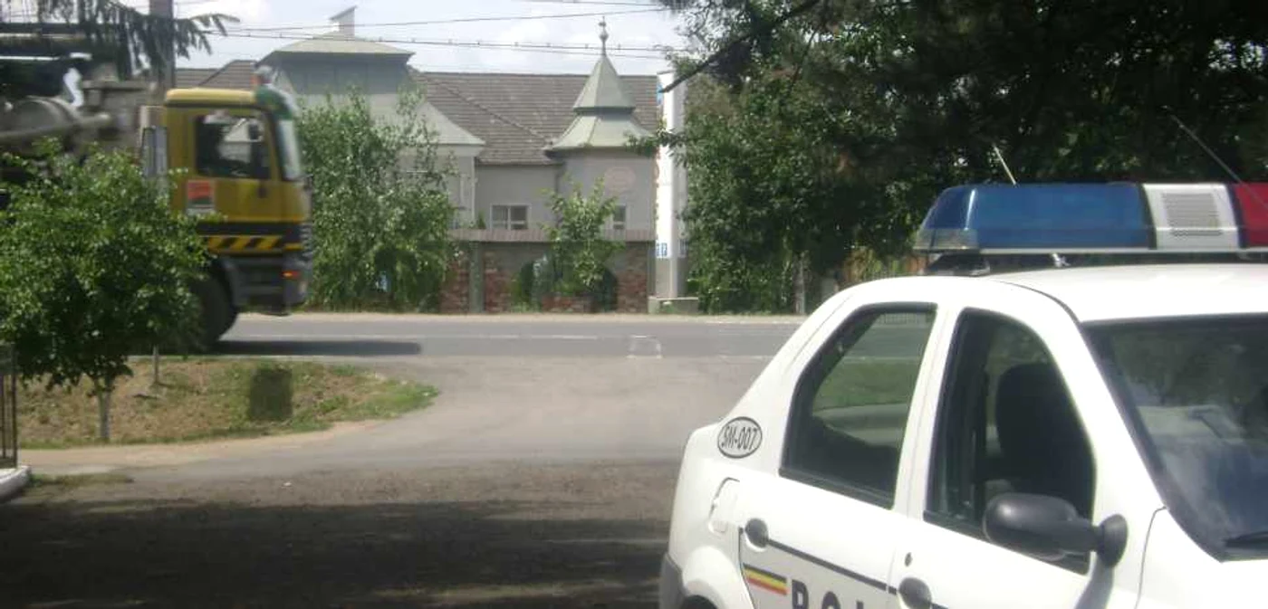Sediul poliției se află chiar peste drum de motelul „La Conac”
