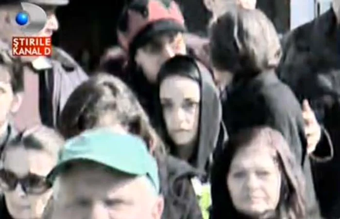 Andreea Marin, sfâşiată de durere la înmormântarea tatălui 