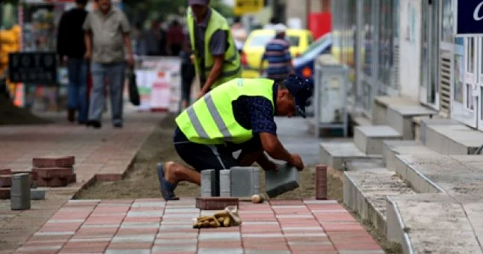 Bani pentru întreţinerea trotuarelor FOTO Arhivă Adevărul